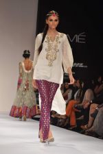 Model walk the ramp for nandita thirani and payal singhal show at Lakme Fashion Week Day 1 on 3rd Aug 2012 (61).JPG